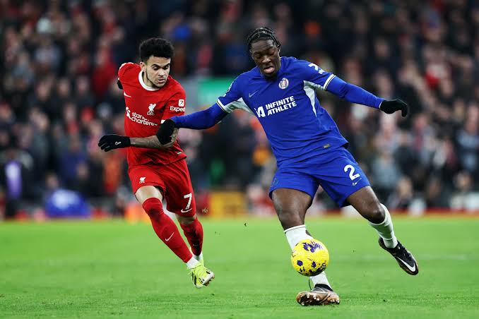 CHELSEA BEAT MANCHESTER UNITED TO STAY…